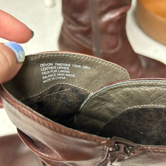 Brown leather boots - Picture 2 of 4